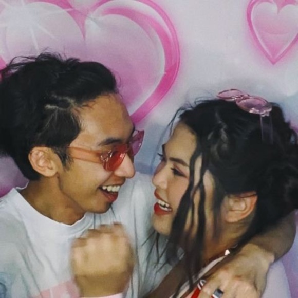 Meet your Posher, Gayle - Picture 1 of 1